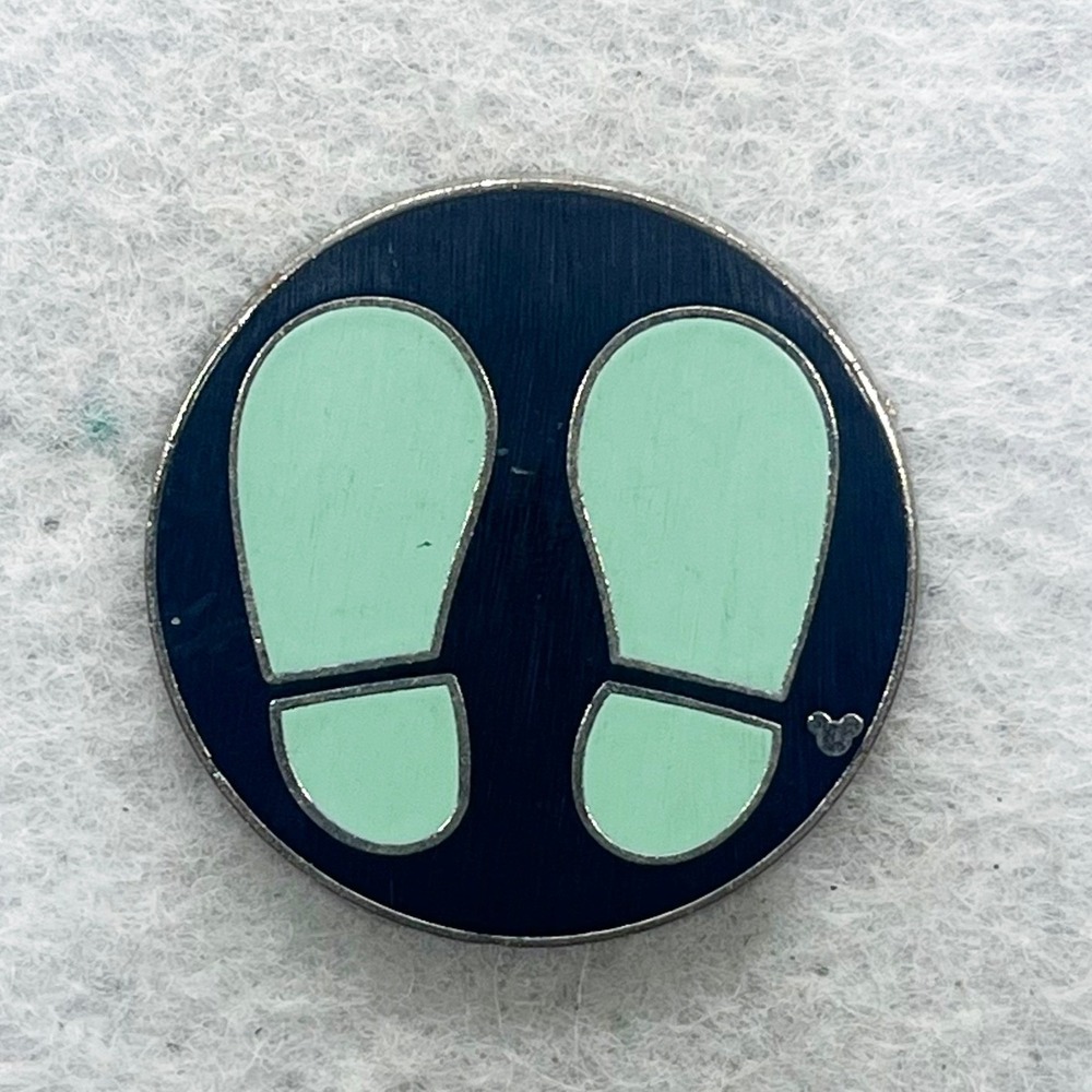 🔮 5/$25 Disney Mickey Mouse Footprint Pin